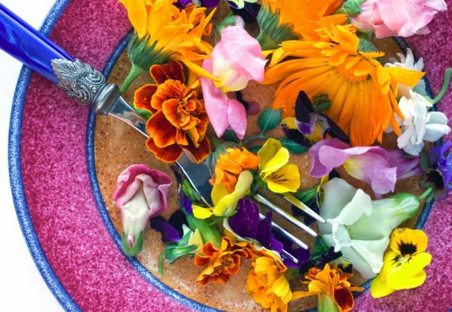 Festivalul florilor comestibile va avea loc pe 1 Mai la Sfântu Gheorghe