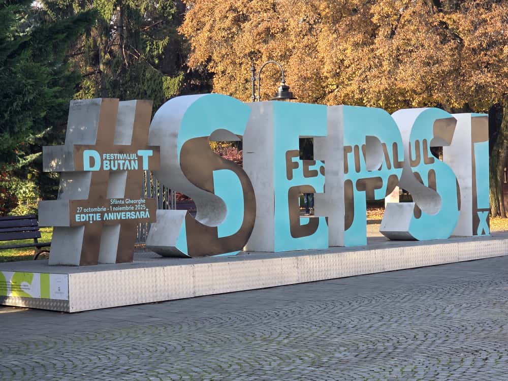 Festivalul D-butan-T începe: cinci spectacole finaliste dedicate tinerilor regizori.